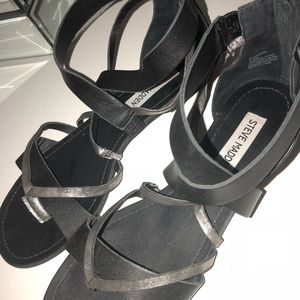 Steve Madden Black zip sandals
